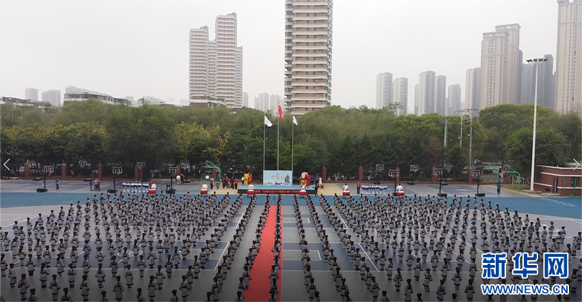 正衣冠、点朱砂、习礼仪 传统“开笔礼”开启新学期