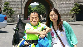 谭纯慧:身残志坚 热心公益